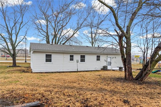 2409 N 155th Street, Basehor, KS 66007