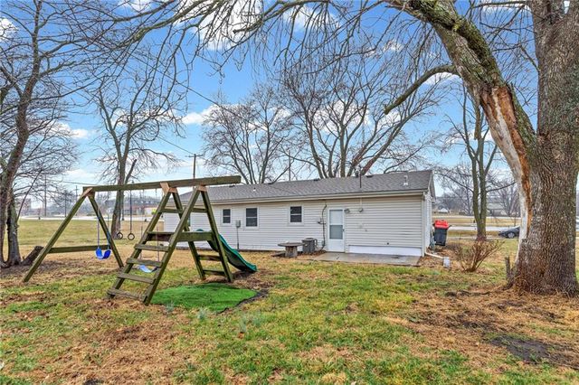 2409 N 155th Street, Basehor, KS 66007