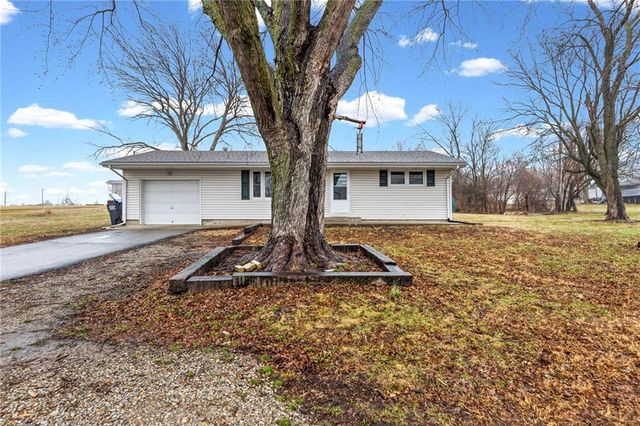 2409 N 155th Street, Basehor, KS 66007