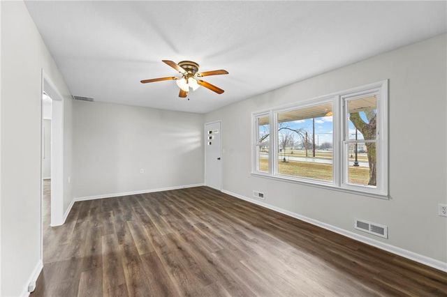 2409 N 155th Street, Basehor, KS 66007