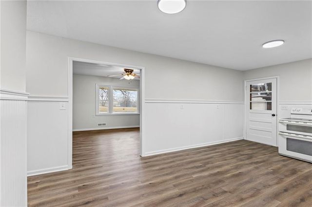 2409 N 155th Street, Basehor, KS 66007