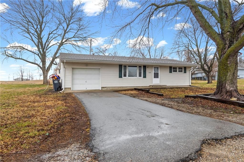 2409 N 155th Street, Basehor, KS 66007