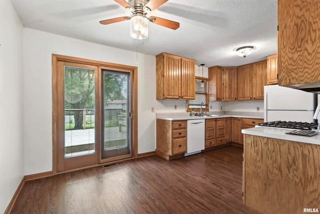 3011 N PINE Street, Davenport, IA 52804