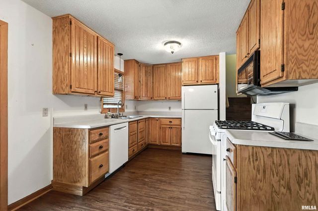 3011 N PINE Street, Davenport, IA 52804