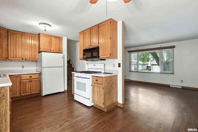 3011 N PINE Street, Davenport, IA 52804