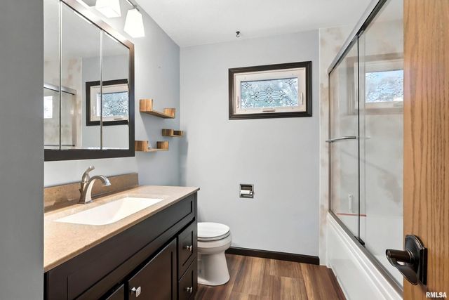 3011 N PINE Street, Davenport, IA 52804