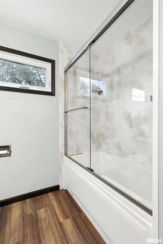 3011 N PINE Street, Davenport, IA 52804