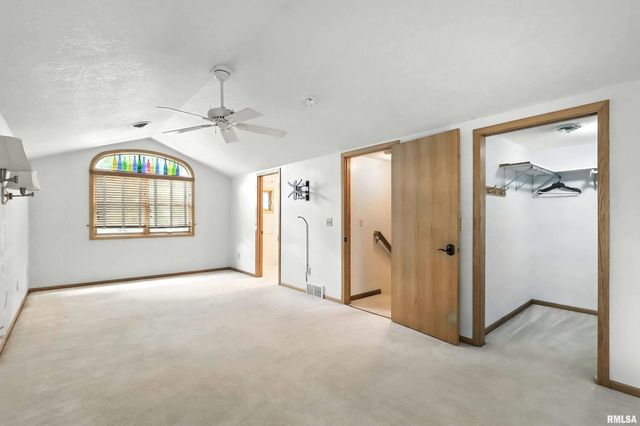 3011 N PINE Street, Davenport, IA 52804