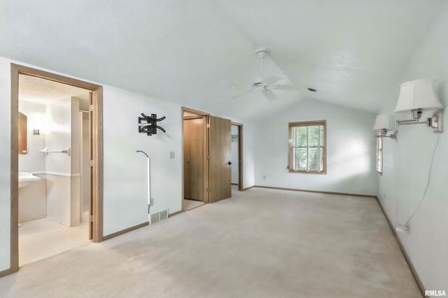 3011 N PINE Street, Davenport, IA 52804