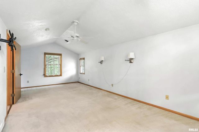 3011 N PINE Street, Davenport, IA 52804