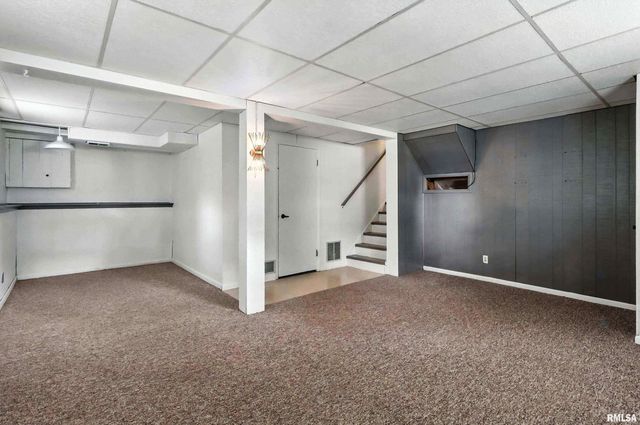 3011 N PINE Street, Davenport, IA 52804