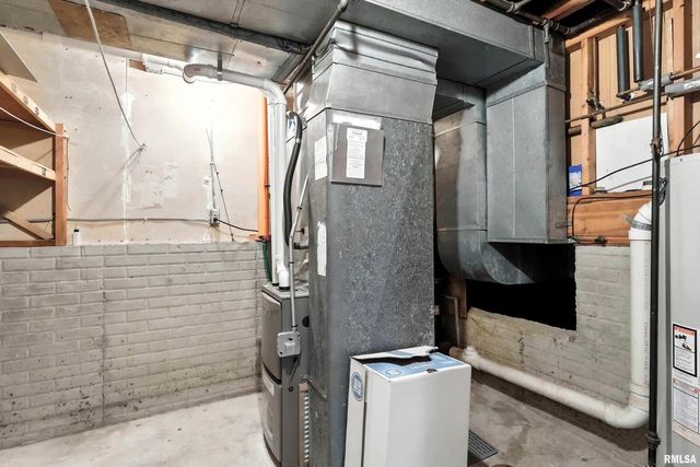 3011 N PINE Street, Davenport, IA 52804