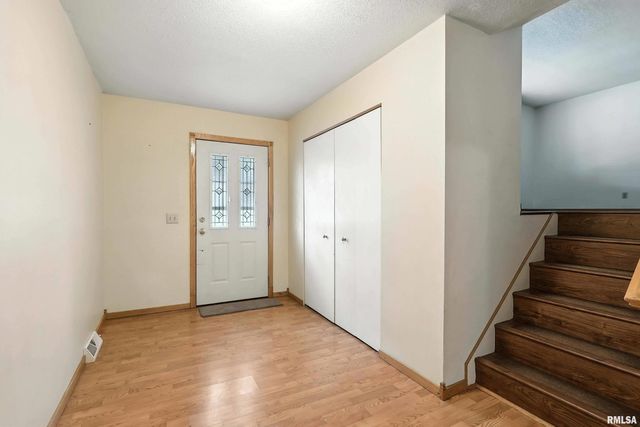 3011 N PINE Street, Davenport, IA 52804