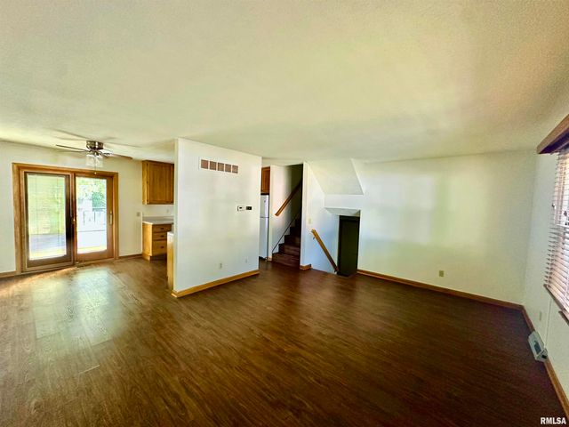 3011 N PINE Street, Davenport, IA 52804