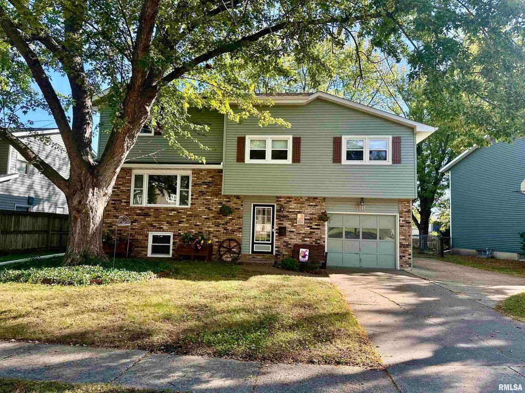 3011 N PINE Street, Davenport, IA 52804