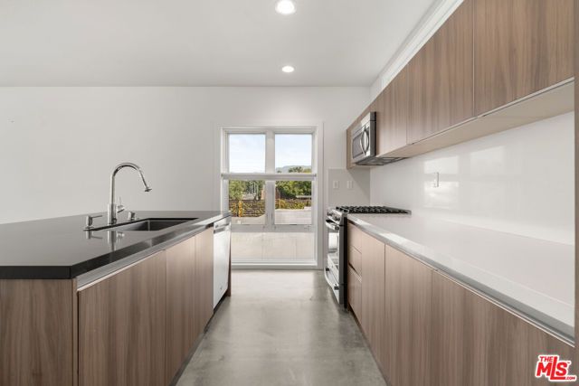 482 S Arroyo 306, Pasadena, CA 91105