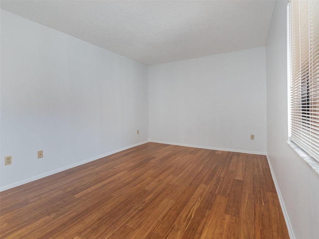 Image 12 of property listing at 7654 SUGAR BEND DR DRIVE 7654, Orlando, FL 32819