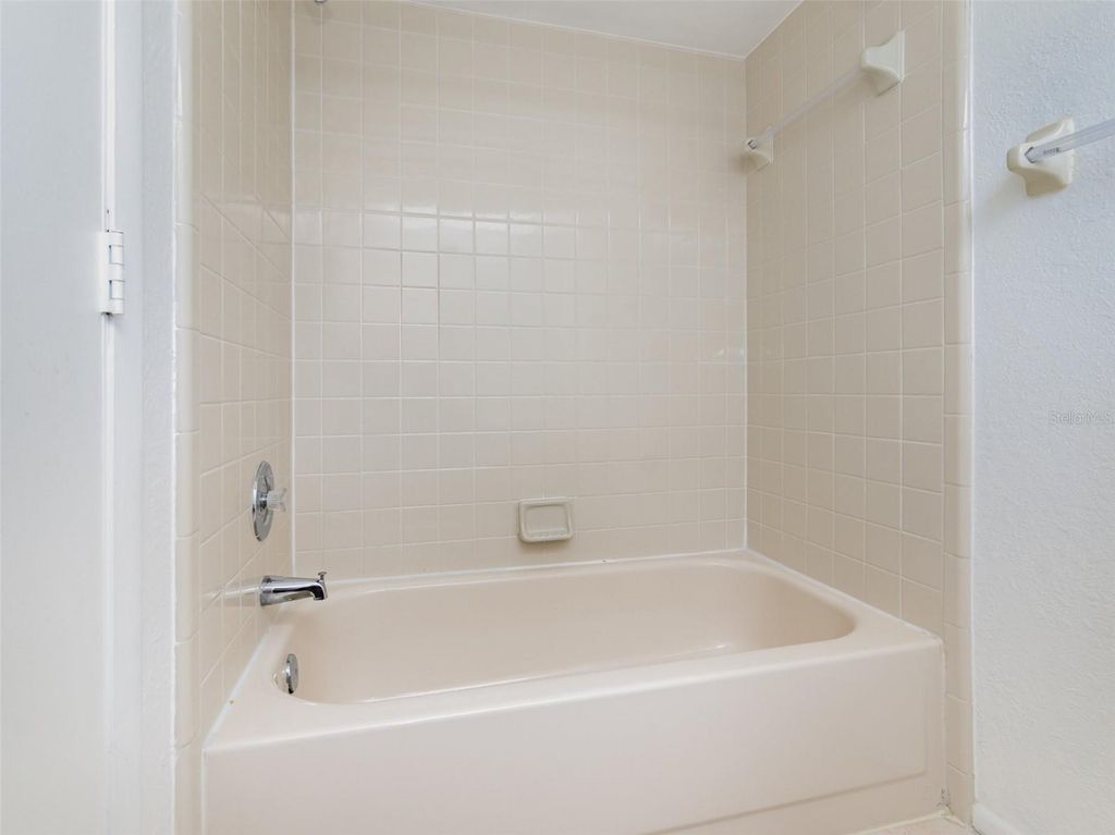 Image 15 of property listing at 7654 SUGAR BEND DR DRIVE 7654, Orlando, FL 32819