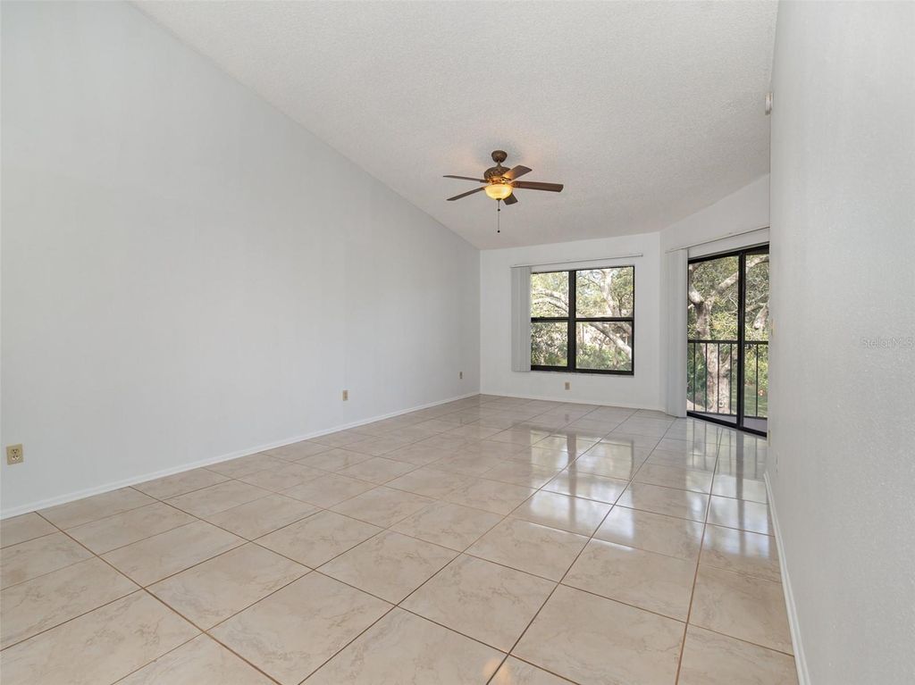 Image 3 of property listing at 7654 SUGAR BEND DR DRIVE 7654, Orlando, FL 32819