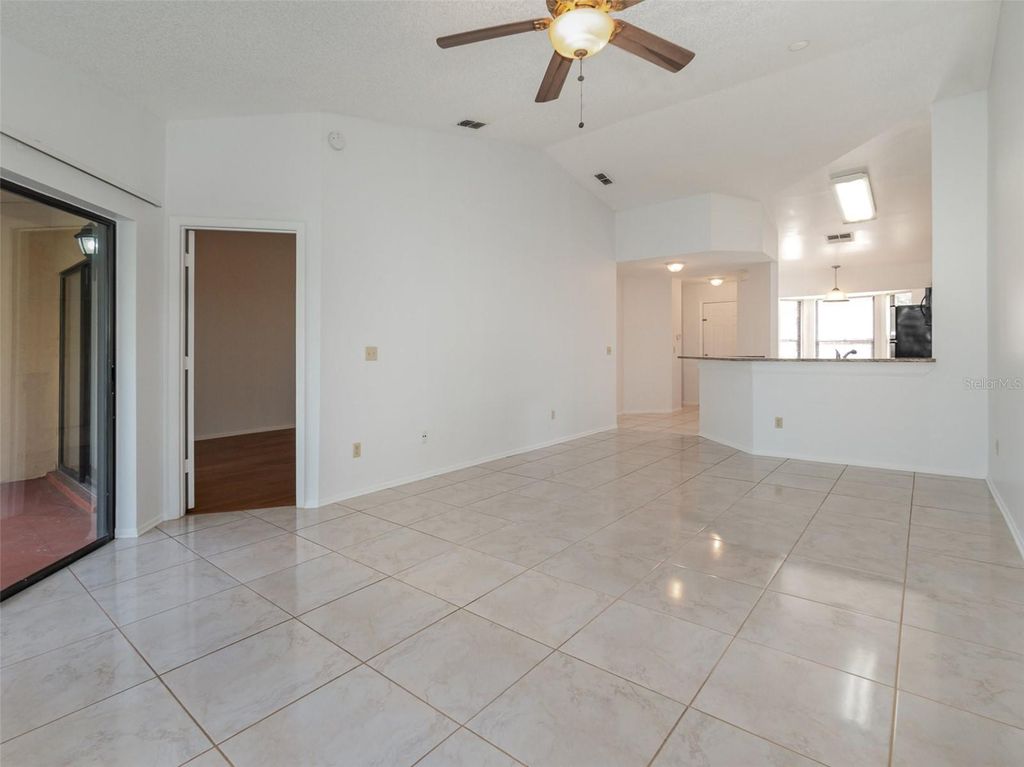 Image 4 of property listing at 7654 SUGAR BEND DR DRIVE 7654, Orlando, FL 32819