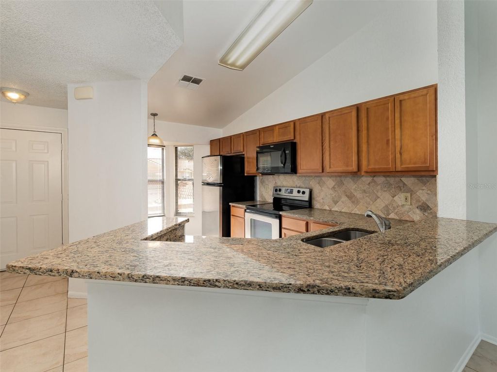 Image 6 of property listing at 7654 SUGAR BEND DR DRIVE 7654, Orlando, FL 32819