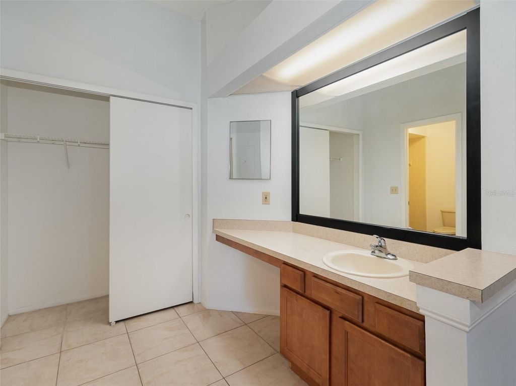 Image 10 of property listing at 7654 SUGAR BEND DR DRIVE 7654, Orlando, FL 32819