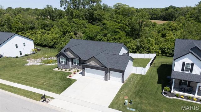 6992 Milburn Estates Drive, O'fallon, IL 62269