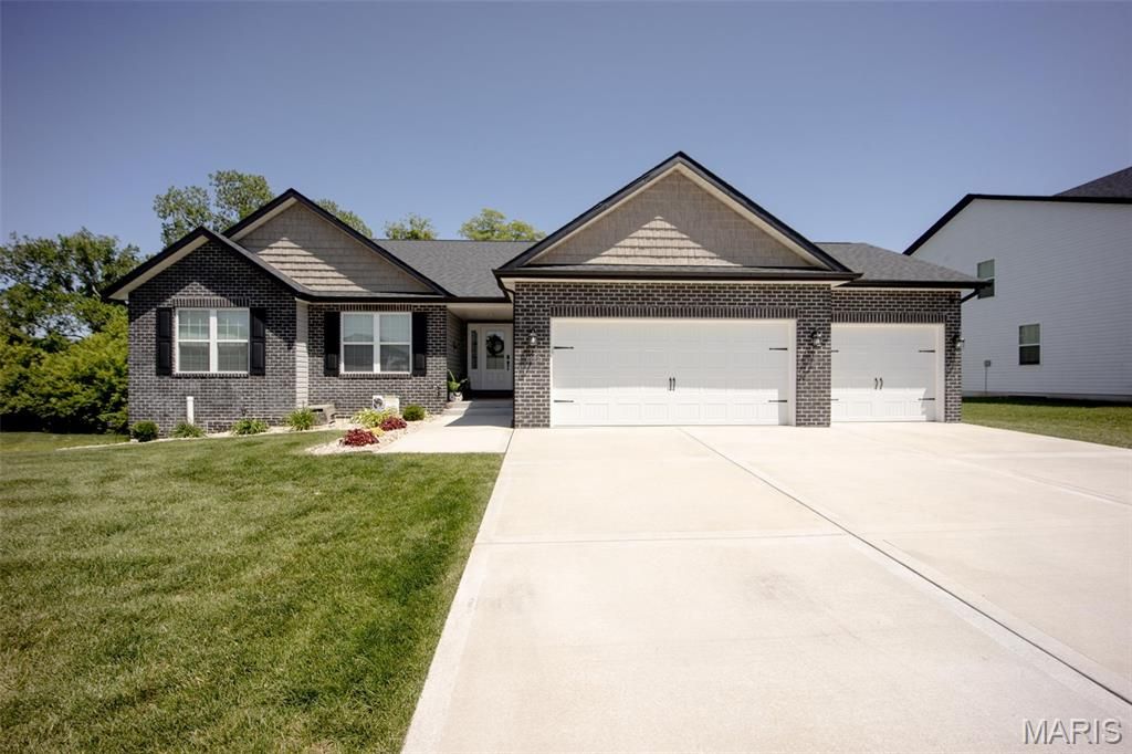 6992 Milburn Estates Drive, O'fallon, IL 62269