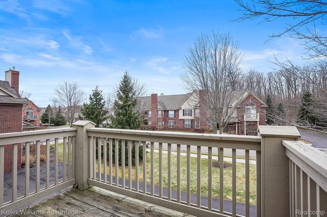 28556 CARLTON WAY Drive, Novi, MI 48377