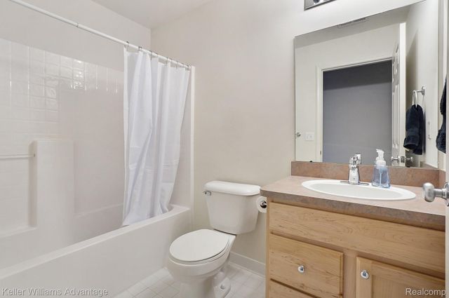 28556 CARLTON WAY Drive, Novi, MI 48377