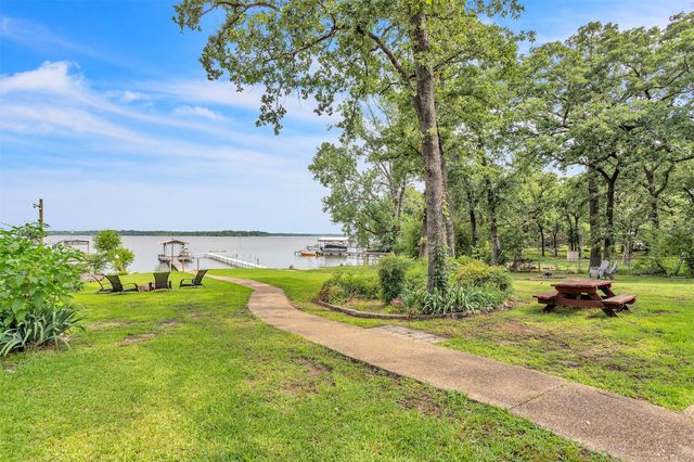 10032 Brinwood Drive, Wills Point, TX 75169