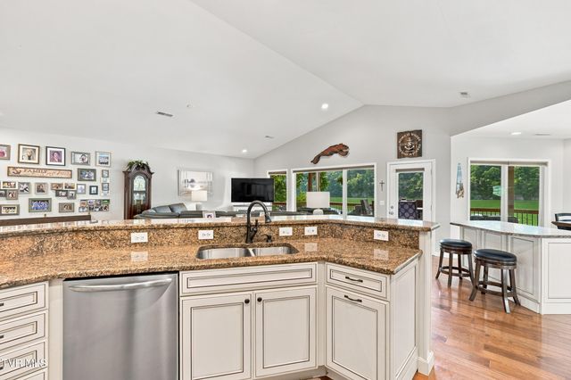 788 Lake Point Drive, Piney Flats, TN 37686