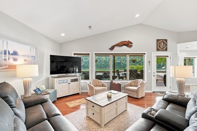 788 Lake Point Drive, Piney Flats, TN 37686