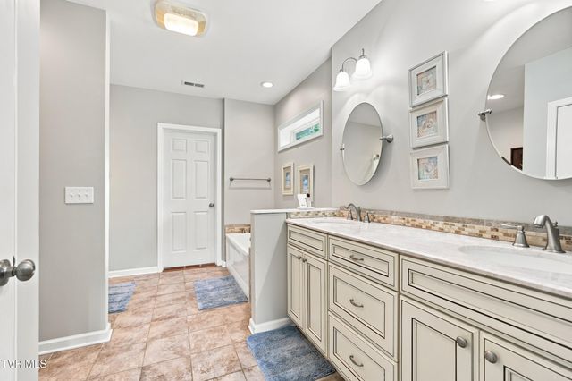 788 Lake Point Drive, Piney Flats, TN 37686