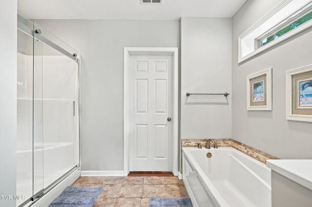788 Lake Point Drive, Piney Flats, TN 37686
