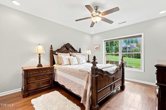 788 Lake Point Drive, Piney Flats, TN 37686