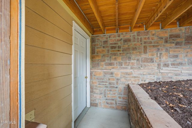 788 Lake Point Drive, Piney Flats, TN 37686