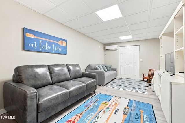 788 Lake Point Drive, Piney Flats, TN 37686