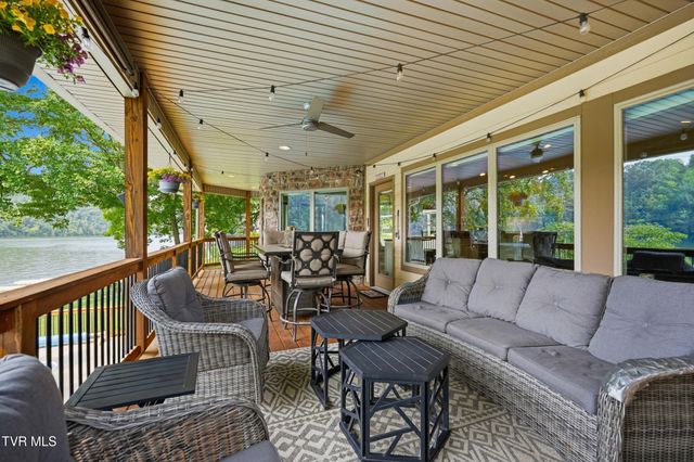 788 Lake Point Drive, Piney Flats, TN 37686