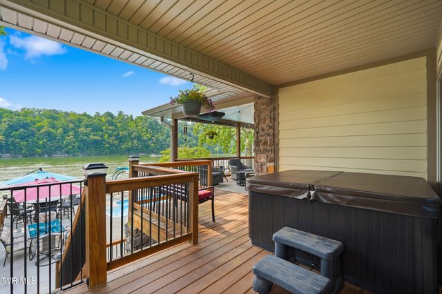 788 Lake Point Drive, Piney Flats, TN 37686