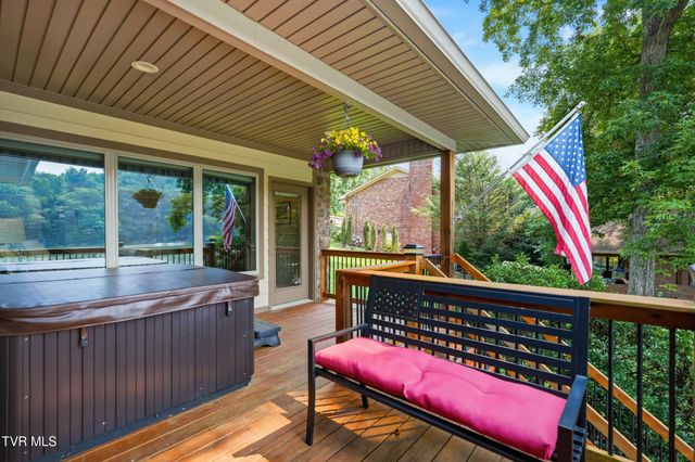 788 Lake Point Drive, Piney Flats, TN 37686