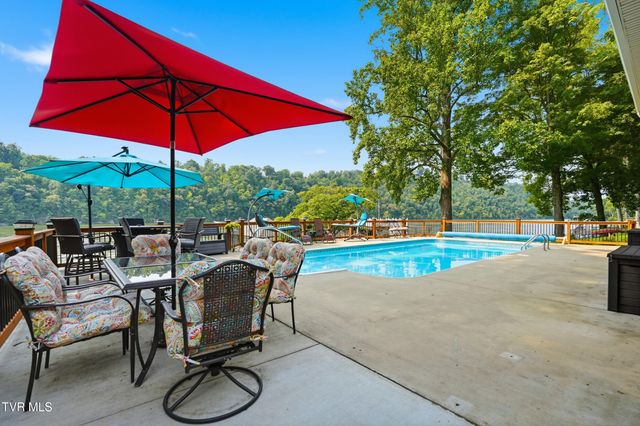 788 Lake Point Drive, Piney Flats, TN 37686