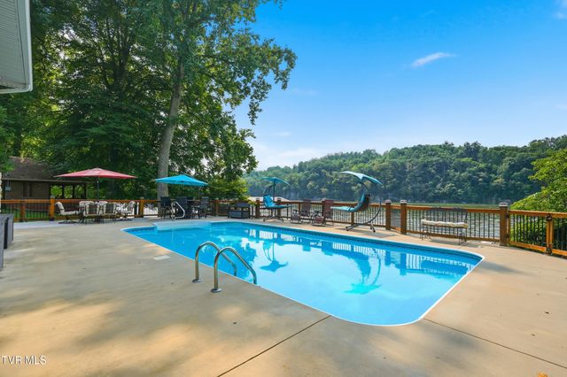 788 Lake Point Drive, Piney Flats, TN 37686