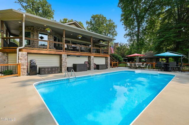 788 Lake Point Drive, Piney Flats, TN 37686