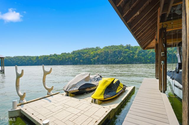 788 Lake Point Drive, Piney Flats, TN 37686