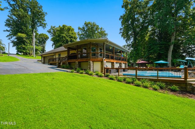 788 Lake Point Drive, Piney Flats, TN 37686