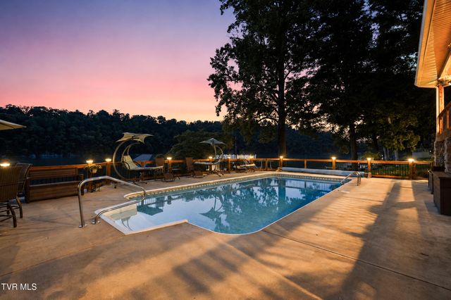 788 Lake Point Drive, Piney Flats, TN 37686