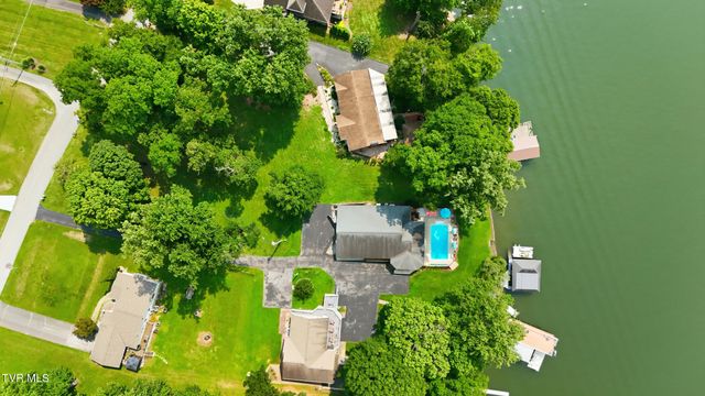 788 Lake Point Drive, Piney Flats, TN 37686