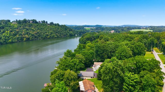 788 Lake Point Drive, Piney Flats, TN 37686
