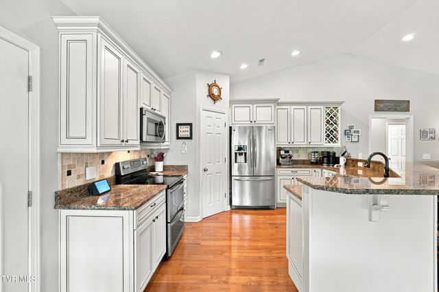 788 Lake Point Drive, Piney Flats, TN 37686
